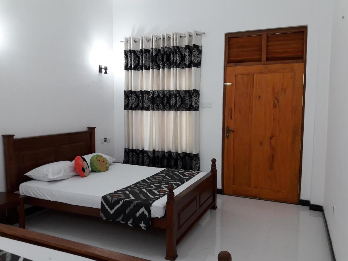 B & B Charm Dikwella Kültér fotó