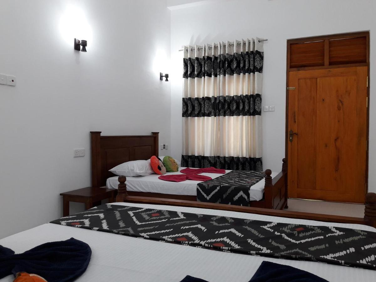 B & B Charm Dikwella Kültér fotó