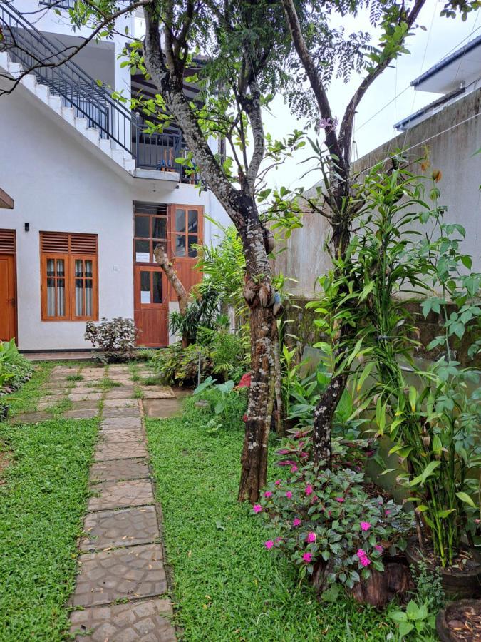 B & B Charm Dikwella Kültér fotó