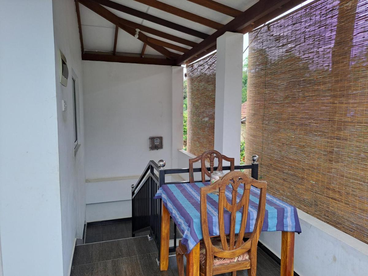 B & B Charm Dikwella Kültér fotó