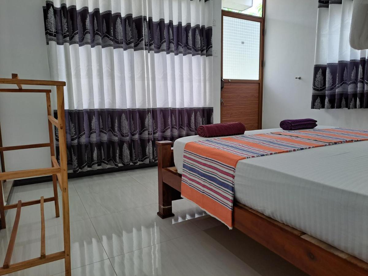 B & B Charm Dikwella Kültér fotó