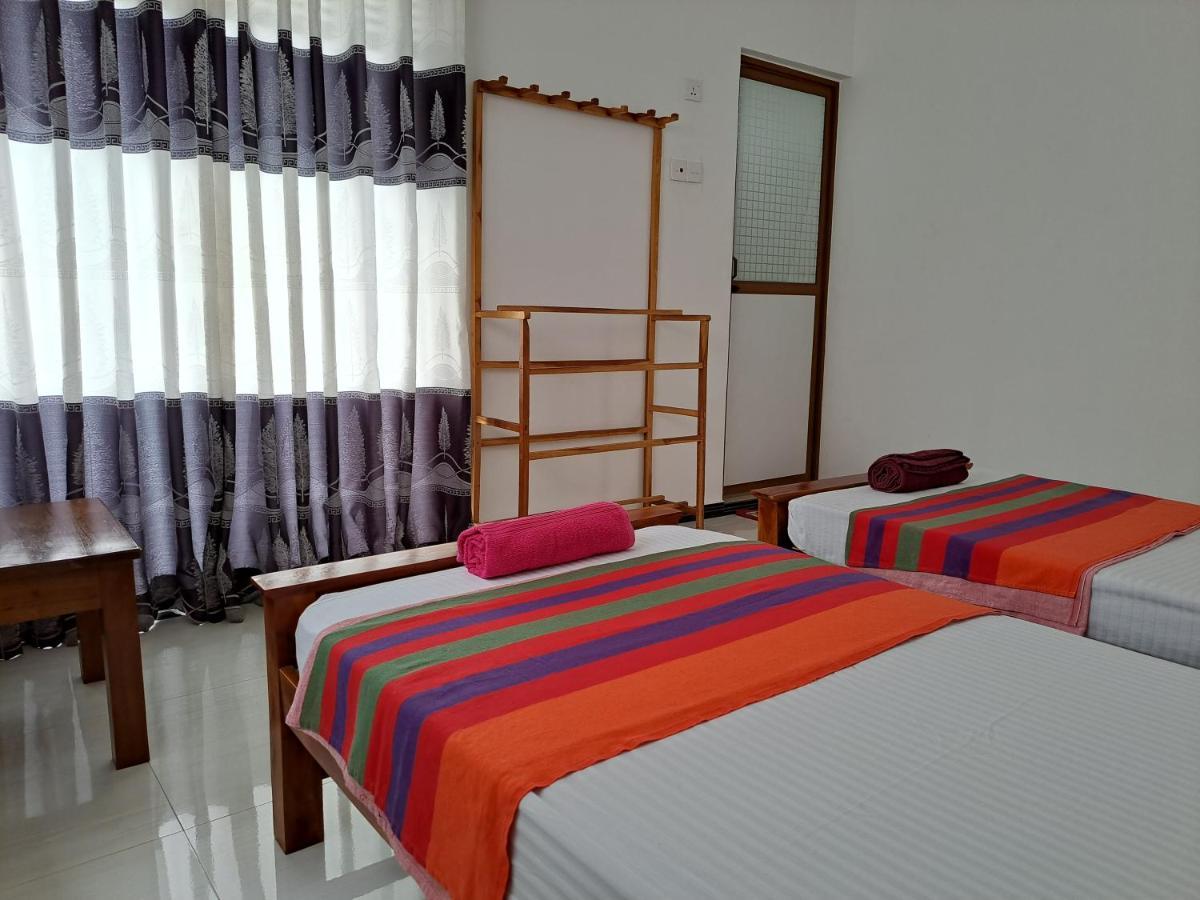 B & B Charm Dikwella Kültér fotó