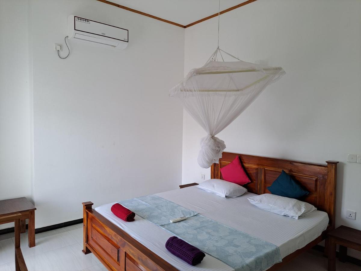 B & B Charm Dikwella Kültér fotó