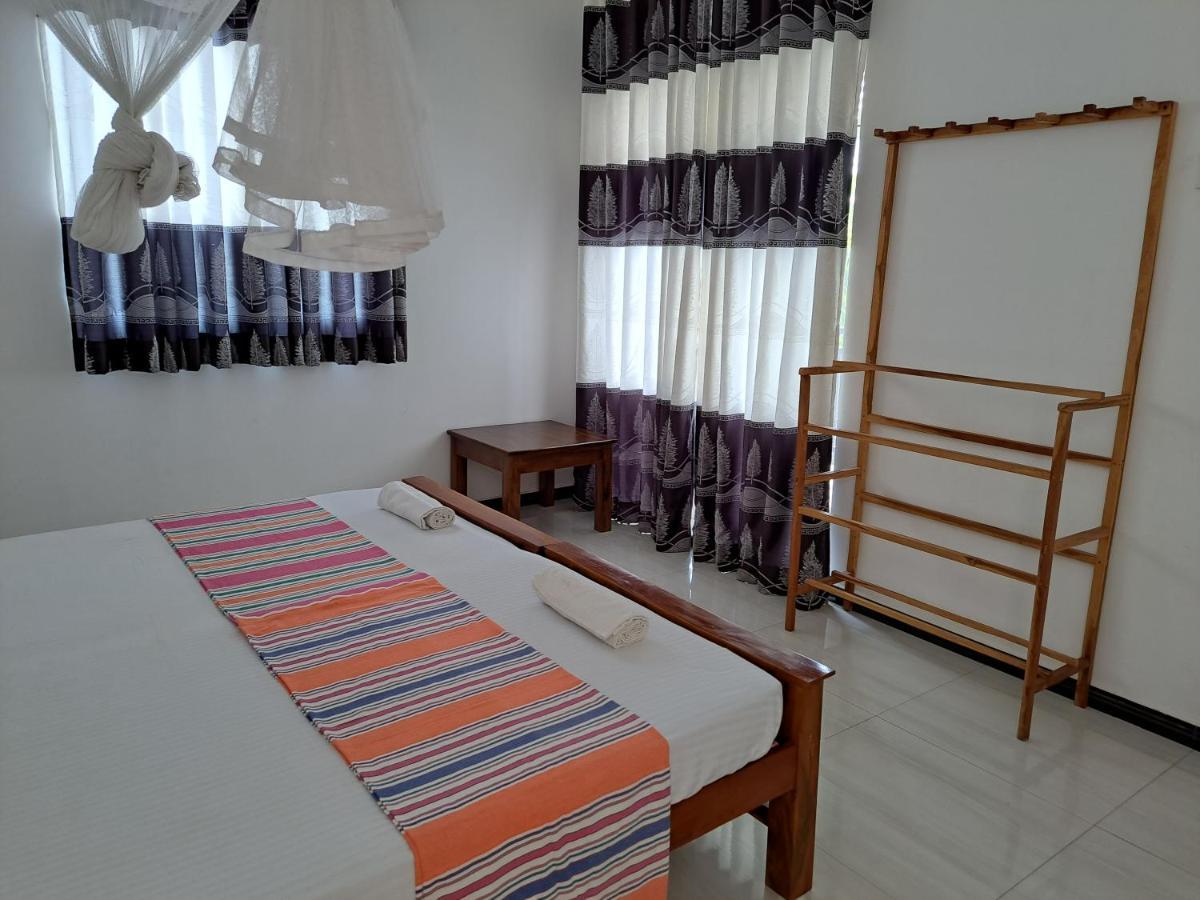 B & B Charm Dikwella Kültér fotó