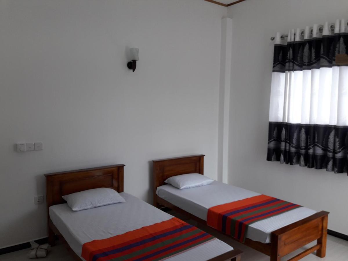 B & B Charm Dikwella Kültér fotó