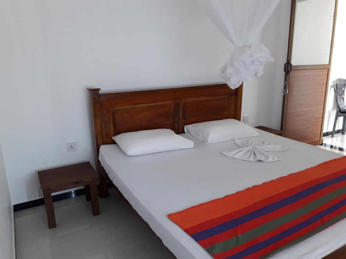 B & B Charm Dikwella Kültér fotó